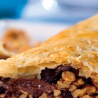 Pastel de Chocolate Preto com Nozes