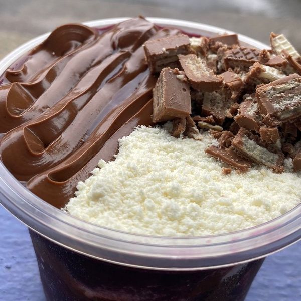 Açaí c/ Nutella e  Kit Kat de 1l