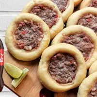 20 ESFIHAS DE CARNE + COCA 2L